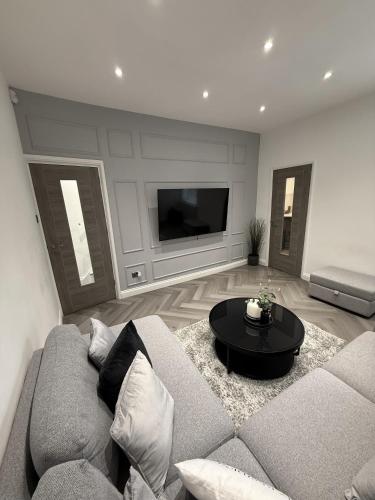 The Manchester Haven Sleeps 10 Near City Centre Breakfast Hamper Included - Stockport