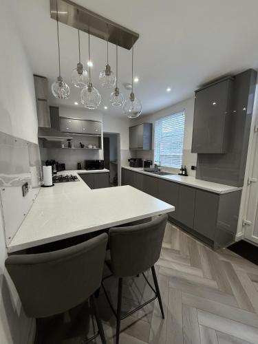 The Manchester Haven Sleeps 10 Near City Centre Breakfast hamper included, Manchester (photo 9)