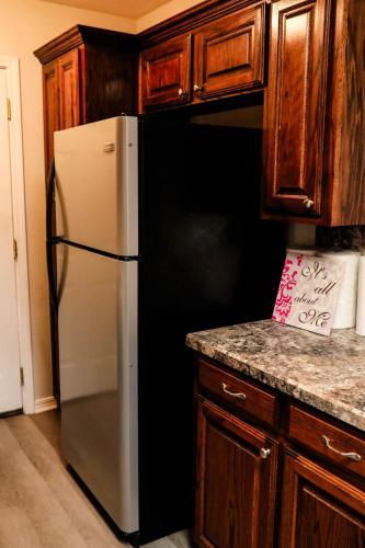 Near highway, in the city, 4tv, fenced playground in เบิร์คเบอร์เนทท์ (ทีเอ็กซ์)