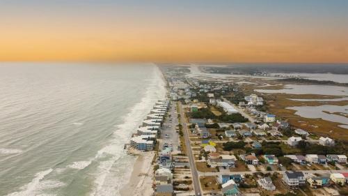 Oceanfront Bliss- Sand and Views at Watchin Waves Oceanfront Bliss- Sand and Views at Watchin Waves