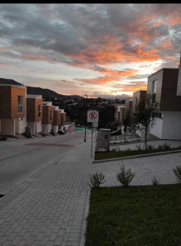 ทัศนียภาพภายนอกโรงแรม, Hermosa Casa en Tumbaco ! Cerca del aeropuerto de Quito y cerca de cumbaya ! in ตุมบาโก