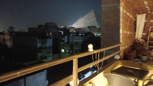 Honeymoon 6 pyramids view inn - image 6