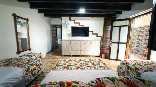 2 double beds, 1 twin bed