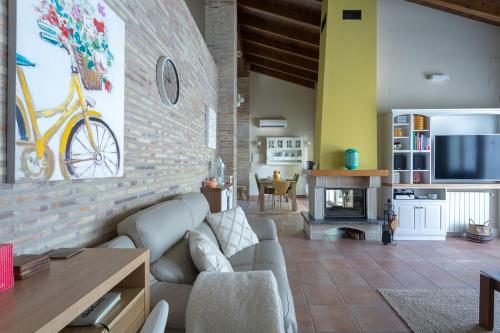 ห้องส่วนกลางสำหรับนั่งเล่น/ดูทีวี, Luxury villa close to beach, mountain and golf! in อัลซิรา