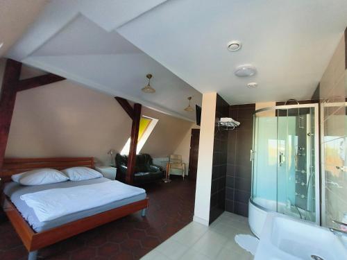 Single Room with Private Bathroom