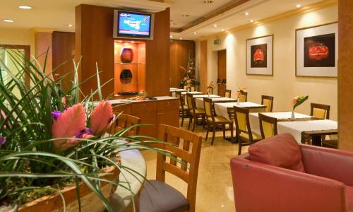 ห้องอาหาร, แอส โฮเต็ล มอนซ่า (As Hotel Monza) in มอนซา