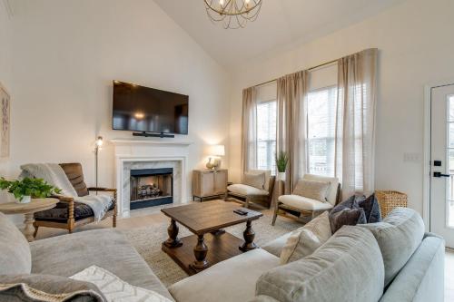 Beautiful Sleek and Modern 4 bdrm - image 11