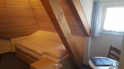 1 twin bed