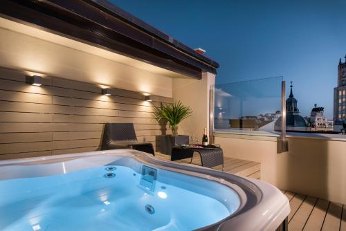 Suite with Terrace and Jacuzzi®