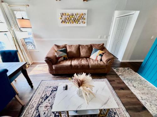 Private Queen Bedroom Suite 1 in Cozy Ranch Retreat in Cincinnati, USA