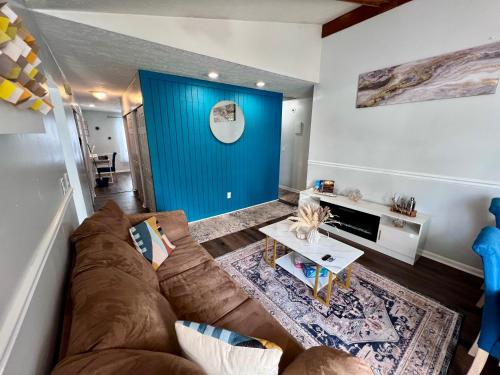 Private Queen Bedroom Suite 1 in Cozy Ranch Retreat in Cincinnati, USA