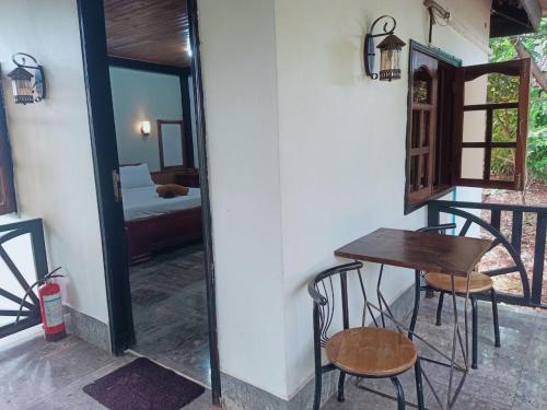 Balcony/terrace, VANESSA'S GARDEN Restaurant & Bungalow in Banlung