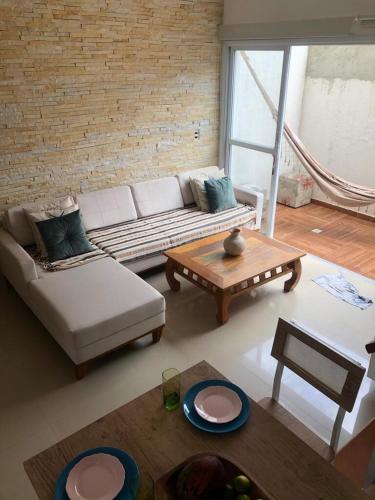 2 Suítes, 800 metros da Praia, acomoda até 8 pessoas – khách sạn tại Enseada