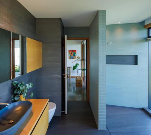 Cliff House - Exceptional Cliff-top Holiday Home