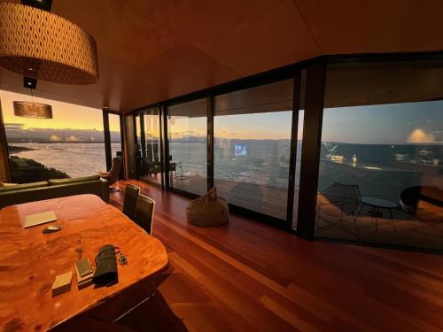 Cliff House - Exceptional Cliff-top Holiday Home