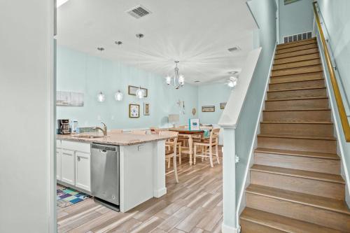 Twisted Pelican - Beach Gear Included