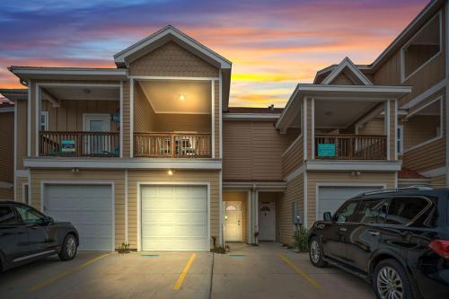 Twisted Pelican - Beach Gear Included