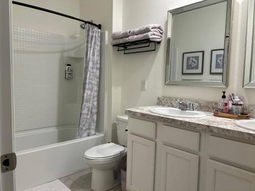 Paradise - Near hospital, grocery and Disney attraction room in a house in Davenport, USA