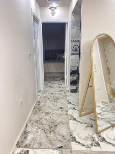 Derm moonlight in Al-'Amriyah