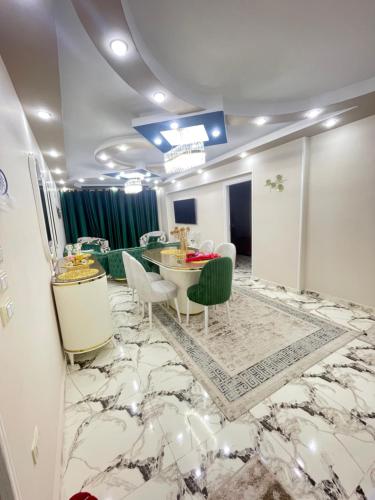 Derm moonlight in Al-'Amriyah