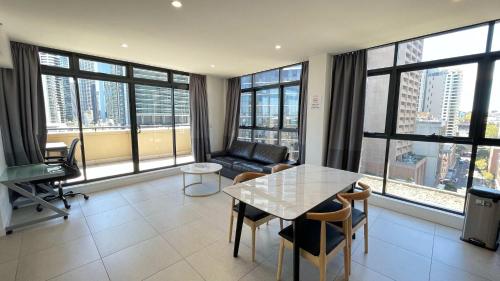 MetaWise Sydney CBD Haymarket Luxe 2Bed Penthouse Bella - image 10