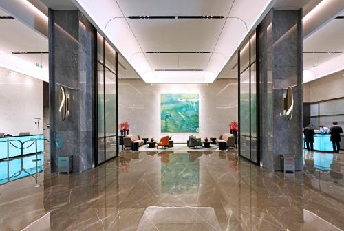 Oriental Riverside Bund View Hotel in Lujiazui and New Int'l Expo Center Pudong