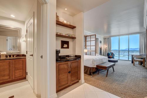 The Rosé II MGM Signature Studio Suite Tower 3 5 MIN WALK FROM F1 GRANDSTAND, Las Vegas (photo 9)