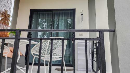 Balcony/terrace, Modern Zen Houses Soft mattress 900 Mbps 10min beach in Ko Pha-ngan