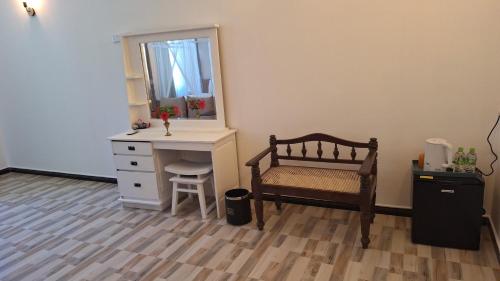 Deluxe Room image 3