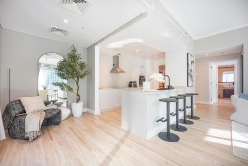 Stylish 1-Bedroom Apartment Perfect for 4 in JBR  Dubai Marina