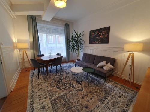 Großzügige 3 Zimmer Altbau-Ferienwohnung in Zentraler Lage Großzügige 3 Zimmer Altbau-Ferienwohnung in Zentraler Lage