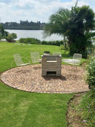 Vista, The Lakehouse BnB in Brakpan