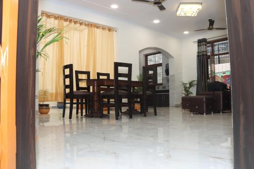 Great Location - 2 BHK Modern Villa with Peaceful Vibes - image 5