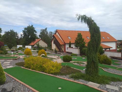 สนามมินิกอล์ฟ, Penzion Na Majlantě (Penzion Na Majlante) in วเซลาคอฟ