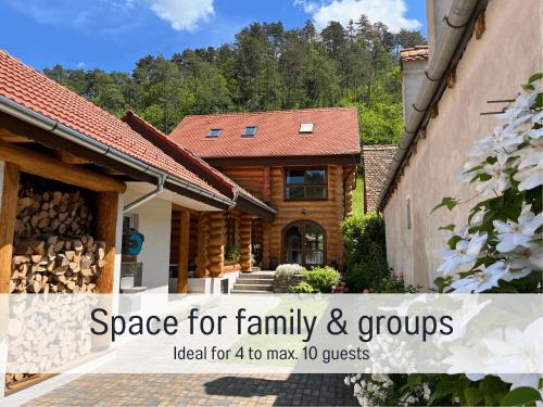 Viesnīcas āriene, Blockhaus Malmkrog with garden, bright rooms, and an open kitchen in Schaas