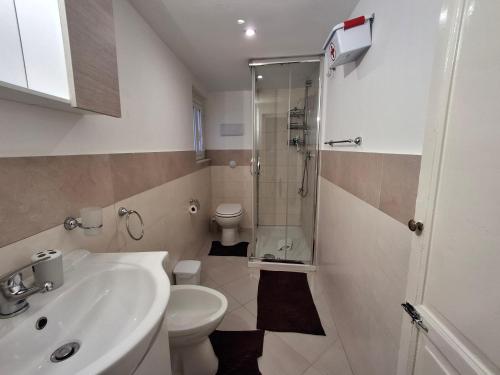 One-Bedroom Apartment image 5