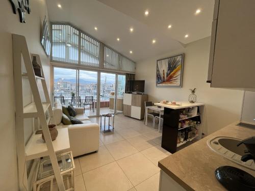 Le Must Cap Hermes, incroyable vue sur port, t2- Le Must Cap Hermes, incroyable vue sur port, t2-