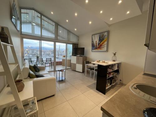 Le Must Cap Hermes, incroyable vue sur port, t2- Le Must Cap Hermes, incroyable vue sur port, t2-