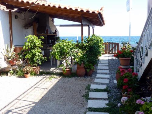 1 double bed, 2 twin beds