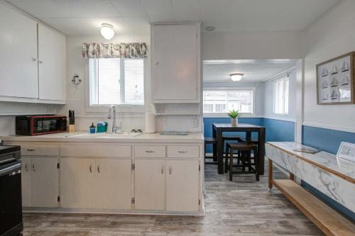 Anchors Away Cottage Studio by the Sea w fireplace in Grayland, USA