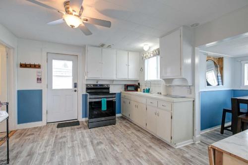 Anchors Away Cottage Studio by the Sea w fireplace in Grayland, USA
