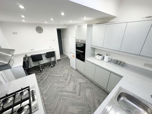 Contractors Dream, 4 Bedroom 2 Bathroom