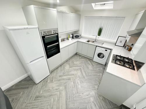 Contractors Dream, 4 Bedroom 2 Bathroom, Liverpool (photo 7)