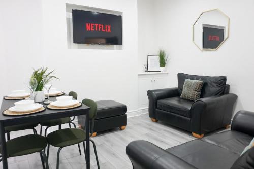 Contractors Dream, 4 Bedroom 2 Bathroom, Liverpool (photo 8)