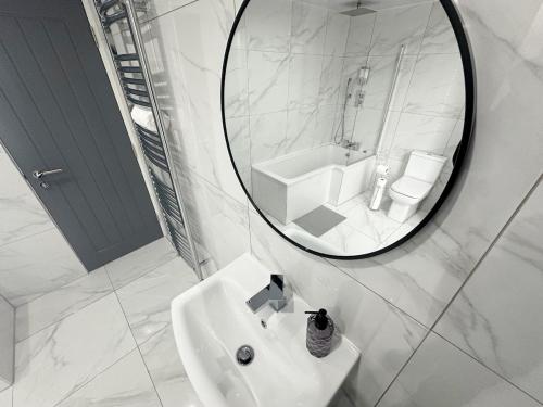 Contractors Dream, 4 Bedroom 2 Bathroom, Liverpool (photo 9)