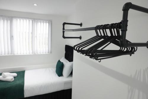 Contractors Dream, 4 Bedroom 2 Bathroom, Liverpool (photo 10)