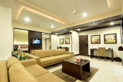 โรงแรมเอ็กซ์เพรส เรสซิิเดนซี่ (Express Residency Hotel) in วาโดดารา