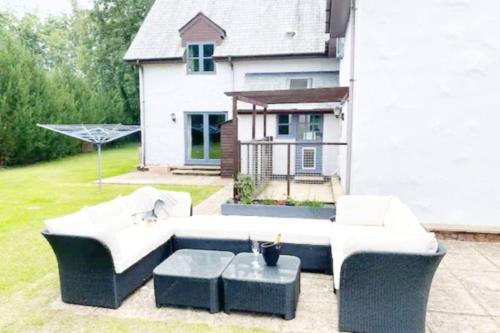 Dārzs, 5-Bed Home - Sleeps 12 Pool Garden & Play Area in West Bagborough