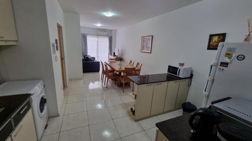 MODERNO DEPARTAMENTO de DOS AMBIENTES CON BALCON en ALMAGRO