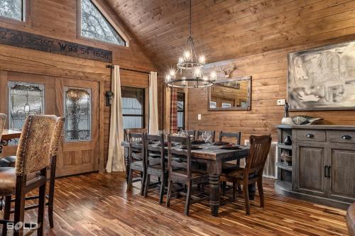 Lakefront Log Cabin On Emerald Isle With Hot Tub Lakefront Log Cabin On Emerald Isle With Hot Tub